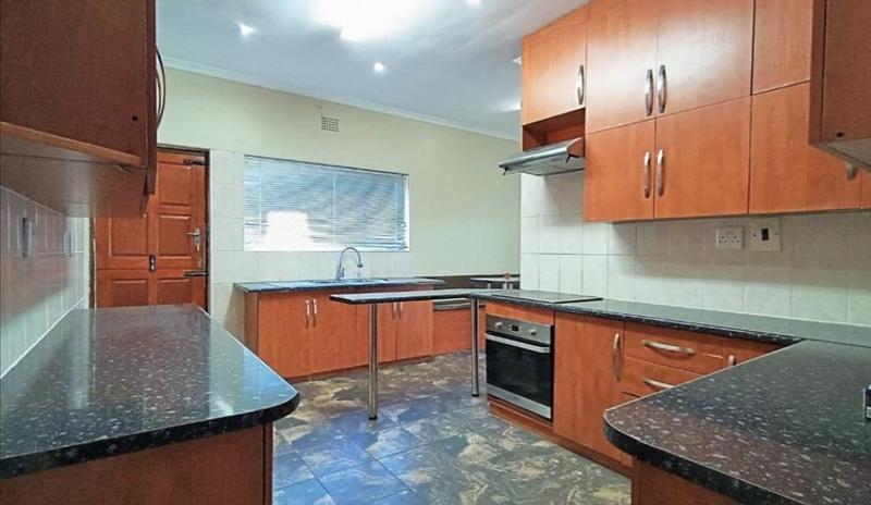 5 Bedroom Property for Sale in Grassy Park Western Cape